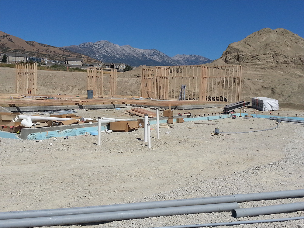 A view of some construction work in the desert.