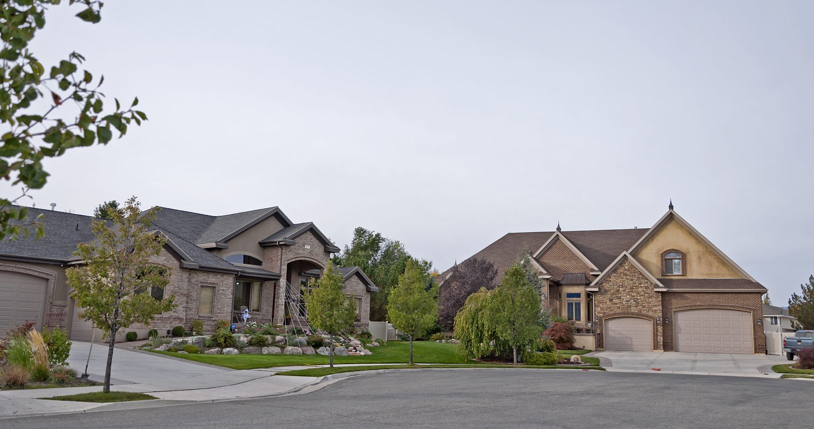 A view of two houses in the neighborhood.