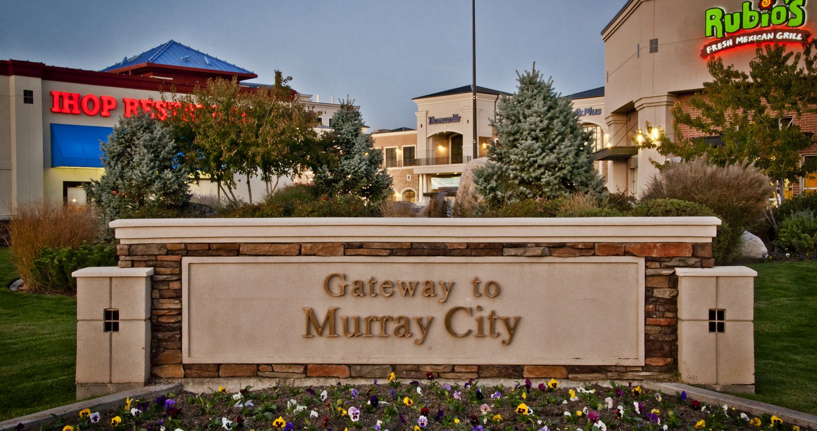 A sign that says gateway to murray city