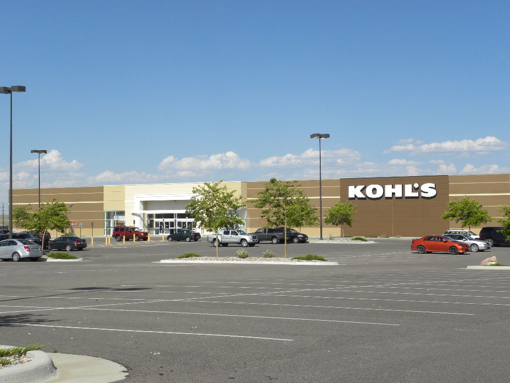 A large kohl 's store with cars parked in front of it.