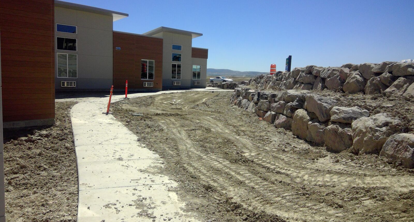 A dirt road in front of a building