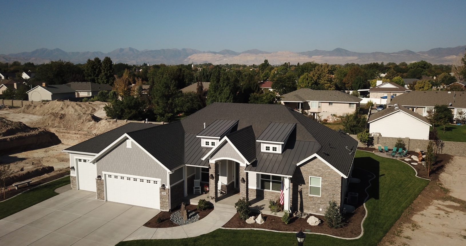 A large house with a lot of green grass in front.